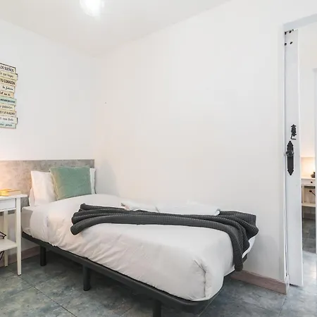 Home2book Stunning Beachfront Apt, Apartment *