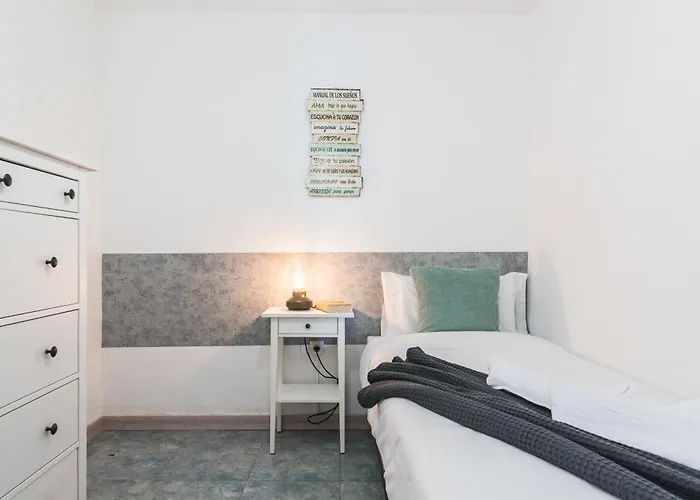 Home2book Stunning Beachfront Apt, 公寓