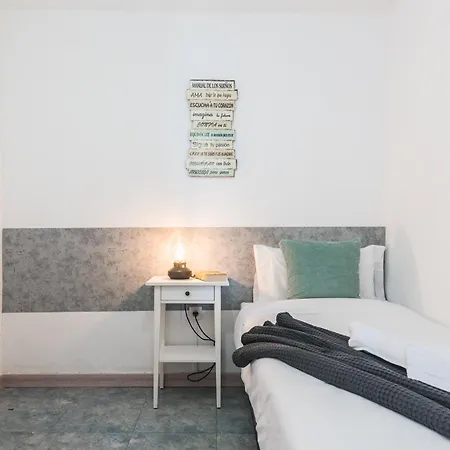 Home2book Stunning Beachfront Apt, Apartment